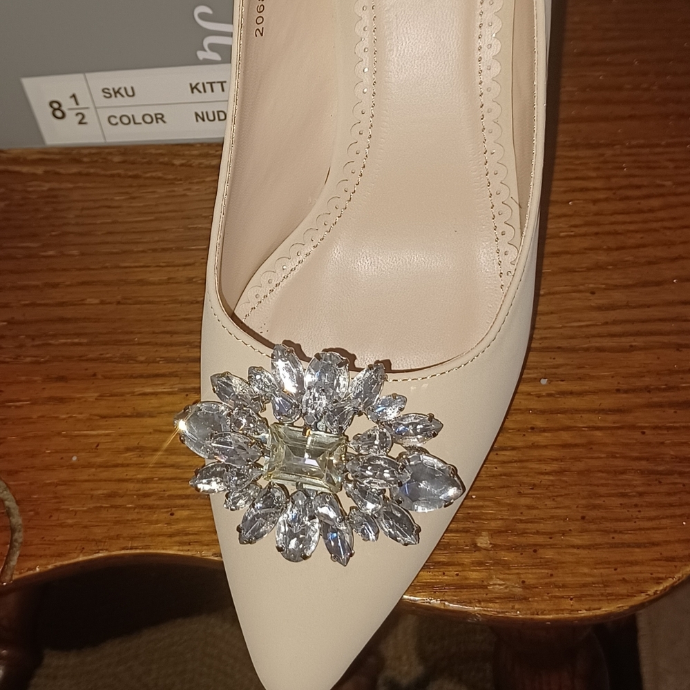 TG 8 1/2 heel, Nude fabric with brooch accent